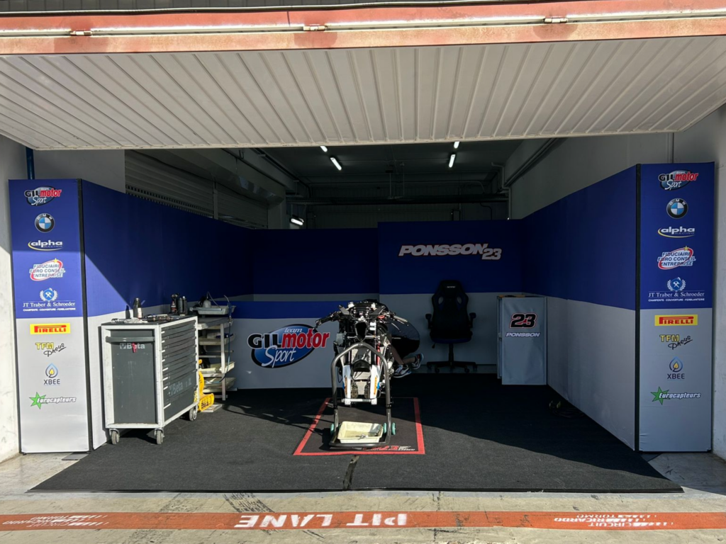 El box de Gil Motor Sport permaneció vacío este fin de semana en el Circuito Ricardo Tormo de Valencia, España
